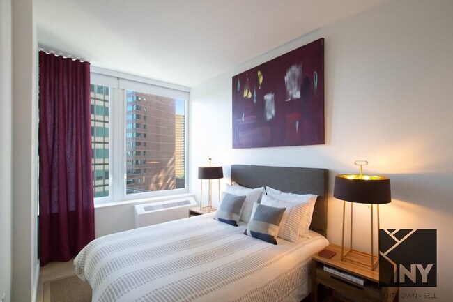 Building Photo - Luxury living - Great Deal - Massive space...