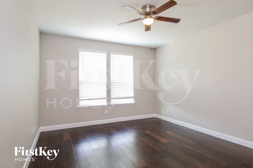 Building Photo - 2320 Bernese Ln