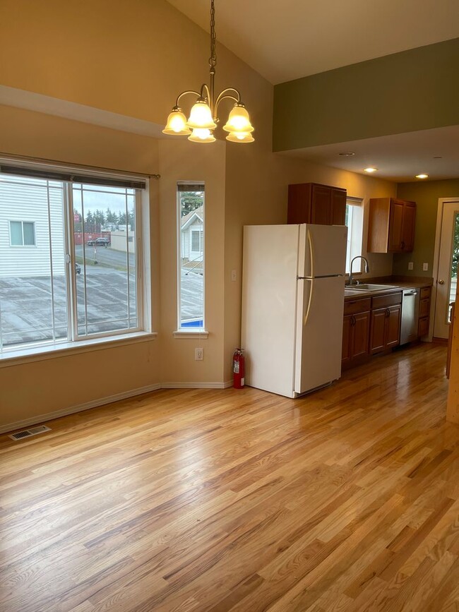 Building Photo - Spacious 2-Bedroom, 2-bathroom Townhome in...