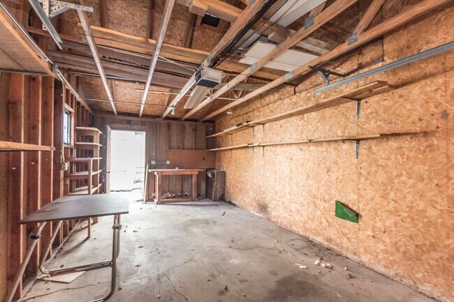 Building Photo - Cozy 3 Bedroom 1.5 Bathroom Duplex