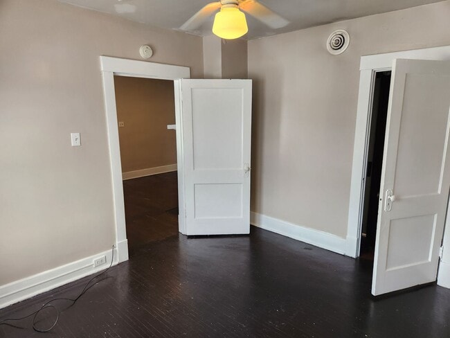 Building Photo - Large 2 -3 Bedroom Apartment in Heart of Beaver Falls! Central Air! NO APPLICATION FEE!!