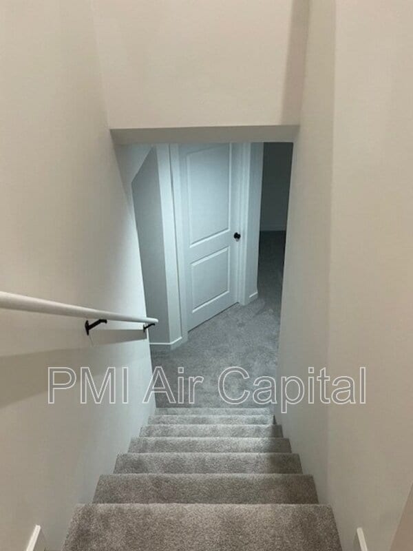 Building Photo - 5273 N Pinecrest Ct