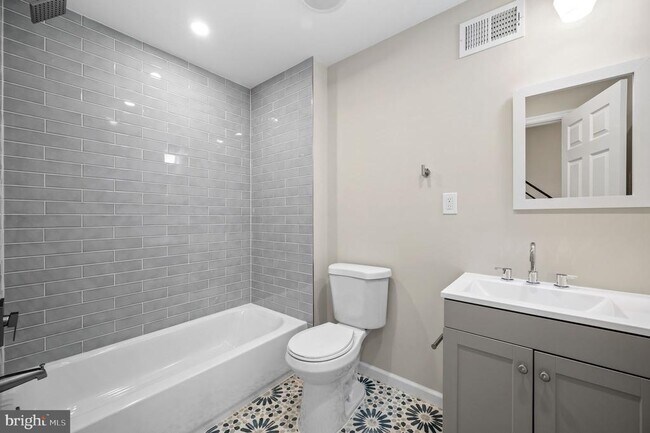 Building Photo - 2540 Sepviva St