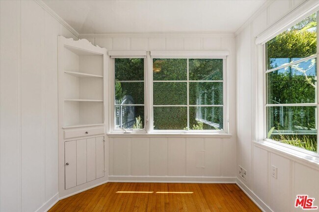 Building Photo - 627 26th St