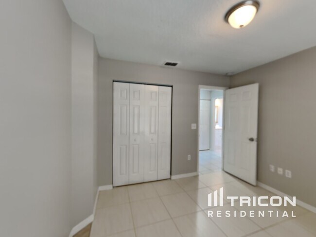 Building Photo - 3621 71st Terrace E