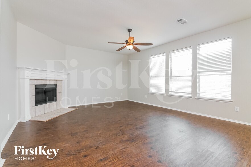 Building Photo - 901 Cutting Horse Dr