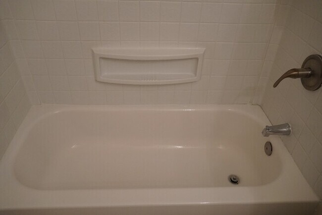 Building Photo - 3 bedroom 1 bath duplex in the wonderful city of Fair Oaks!