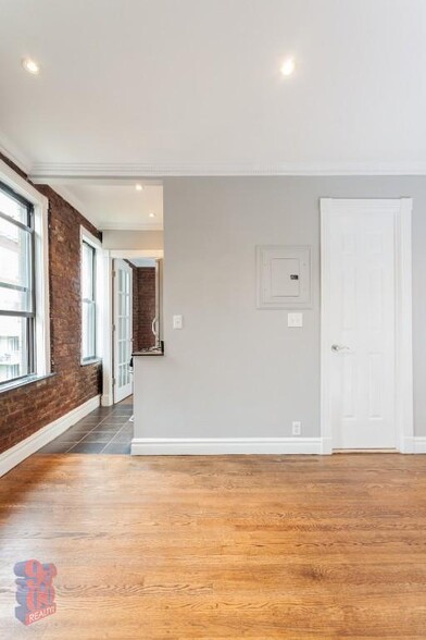 Primary Photo - 416 E 13th St