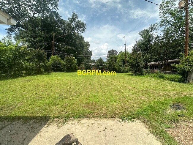 Building Photo - 3 BD, 1 1/2 BA, in Jacksonville,