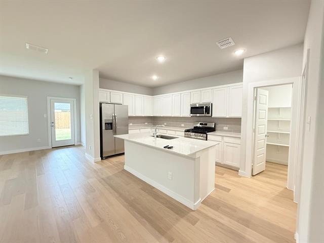 Building Photo - 1000 Rosemary Hl Dr