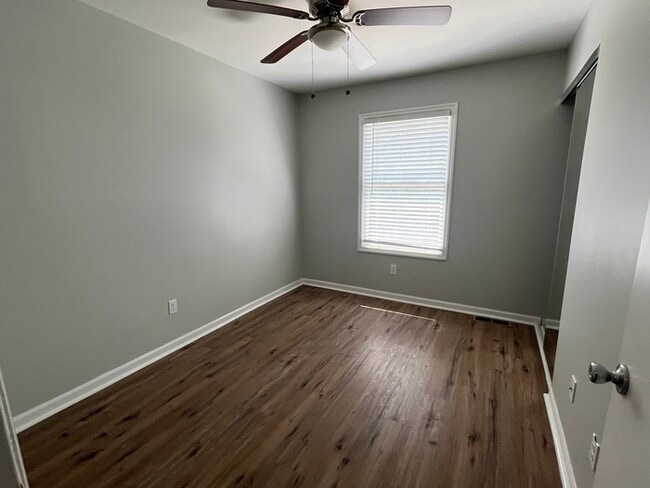 Building Photo - 3-Bedroom Townhome