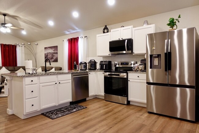 Building Photo - 413 Graze St