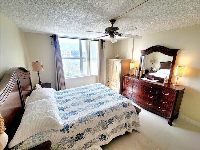 Building Photo - 1009 N Ocean Blvd