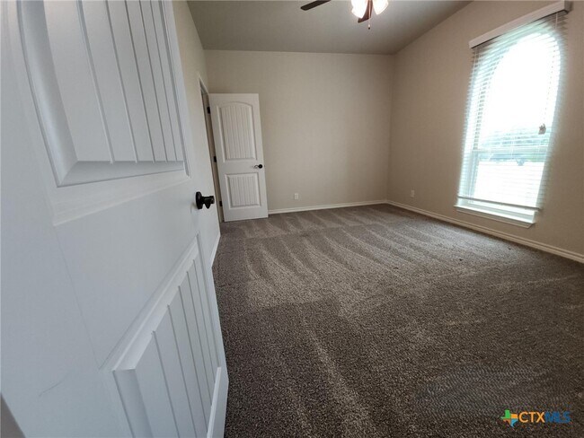 Building Photo - 213 Cammie Dr