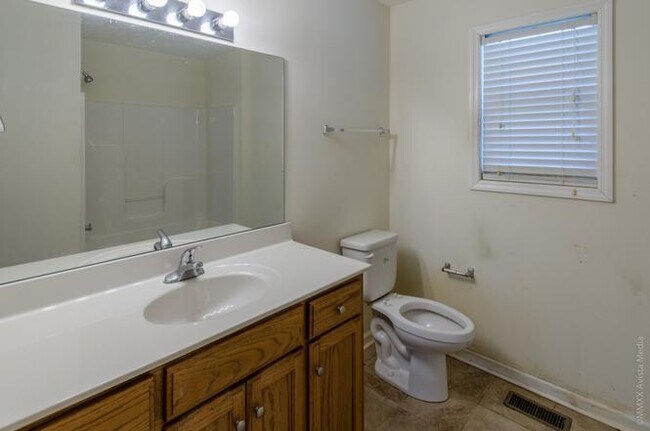 Building Photo - 112 Bellvue Dr