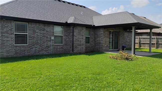 Building Photo - 1911 SW Cypress St