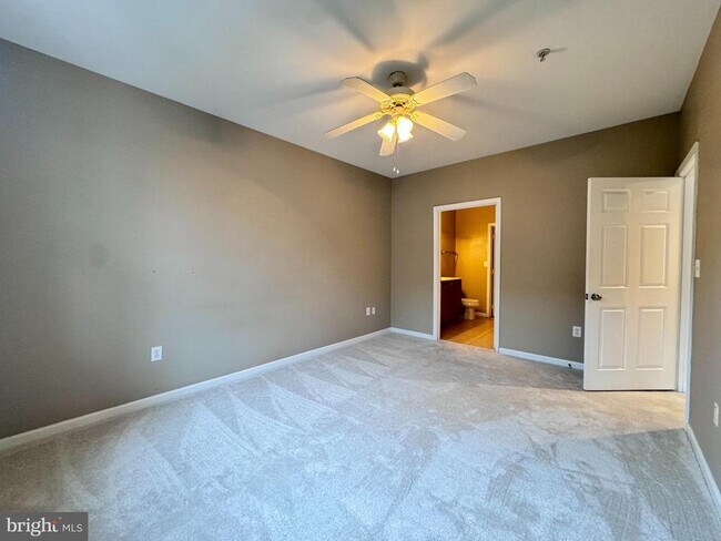 Building Photo - 12925 Centre Park Cir