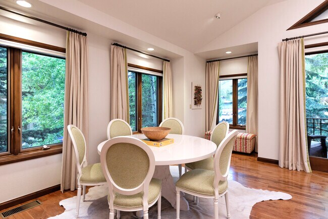 Building Photo - 207 N 2nd St