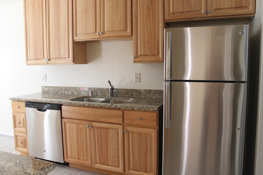 Building Photo - 977 Mangrove Ave