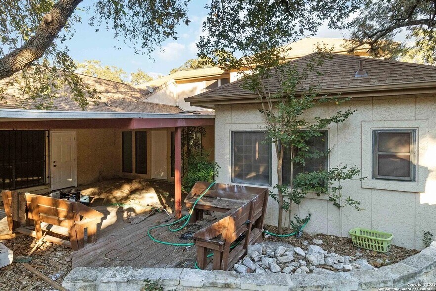 Building Photo - 17915 Summer Knoll Dr