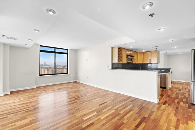 Building Photo - 700 1st St