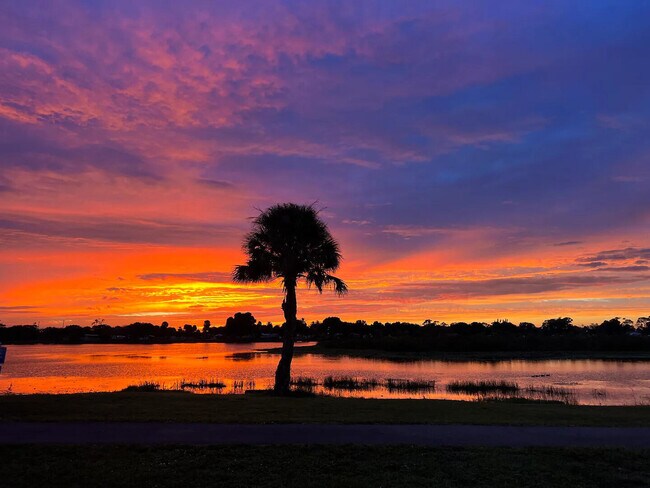 Building Photo - 5574 Lake Osborne Dr