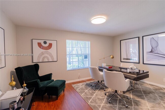 Building Photo - 2883 Oakbrook Dr