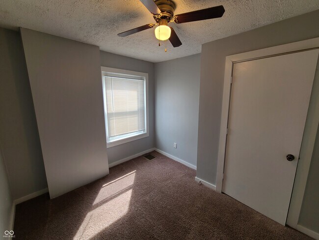 Building Photo - 143 W 35th St