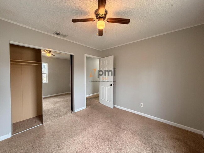 Building Photo - 5700 E 10th Ave