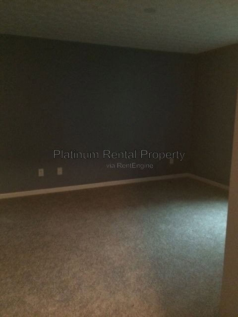 Building Photo - 244 Village Square Dr