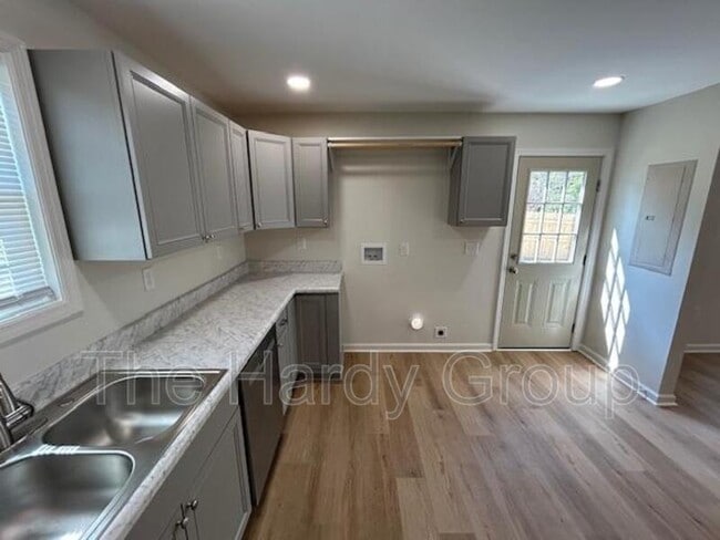 Building Photo - 203 Floyd St