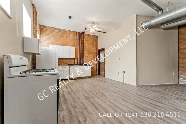 Building Photo - 3328 W Chicago Ave