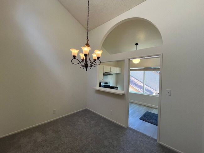 Building Photo - LOCATION! Move-in ready 2+2 w/parking, pool + balcony!