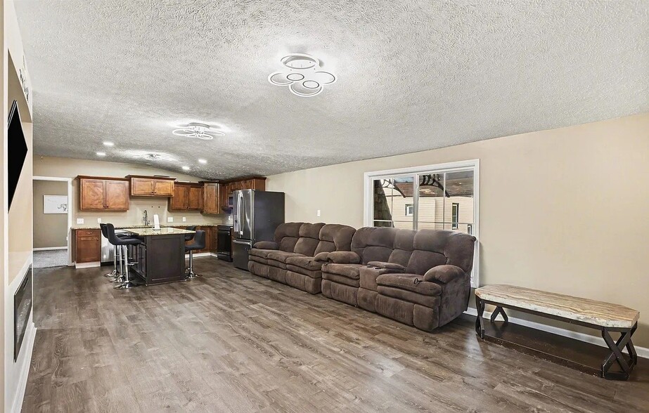 Building Photo - 1341 N 45th St