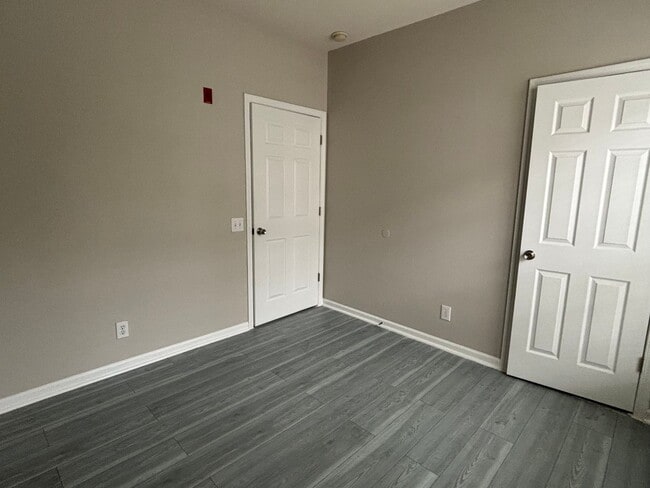 Building Photo - 3rd Level 3 Bedroom Condo in Ballantyne