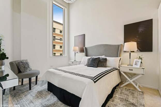 Building Photo - 758 N Larrabee St