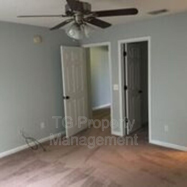 Building Photo - 771 Scrub Jay Dr