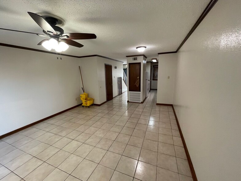 Building Photo - 1824 Hickory Ave