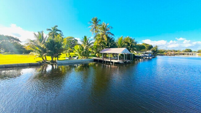 Building Photo - 937 SW 34th Ct