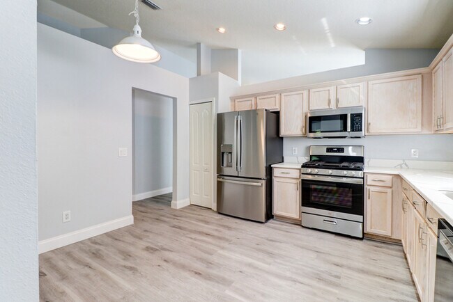 Building Photo - 29806 Morningmist Dr