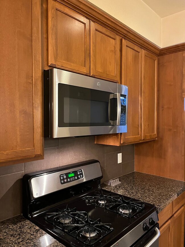 Building Photo - Ravenna Townhome
