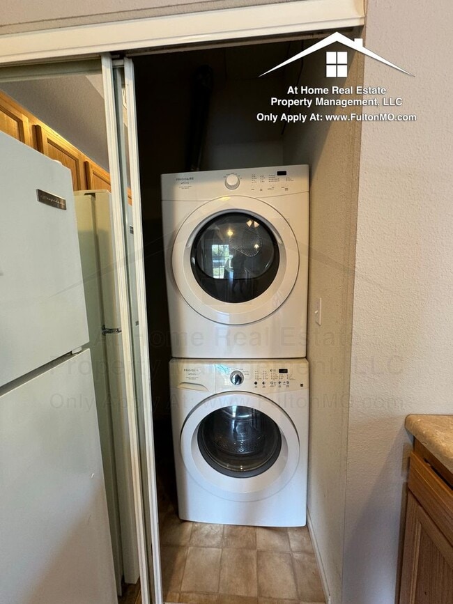 Building Photo - 211 N Main St