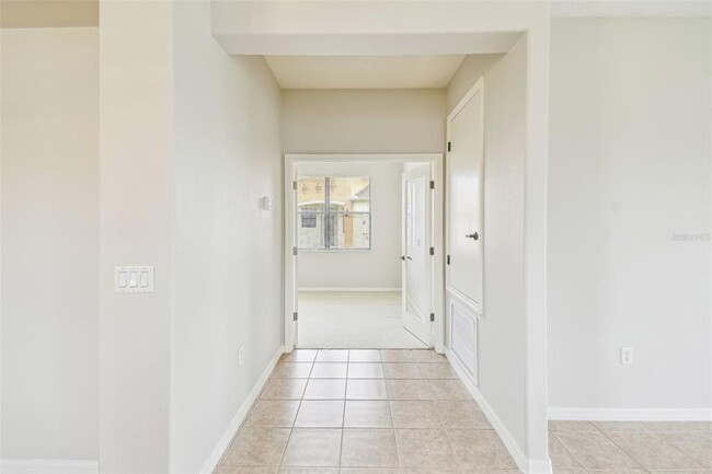Building Photo - 829 Grand Canal Dr