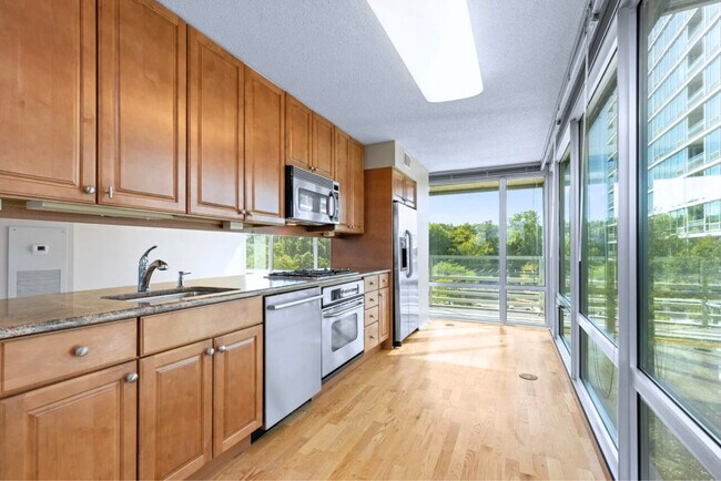 Building Photo - 9715 Woods Dr