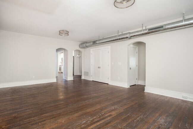Building Photo - RENOVATED FROM TOP TO BOTTOM 2BD/1BATHS - ...