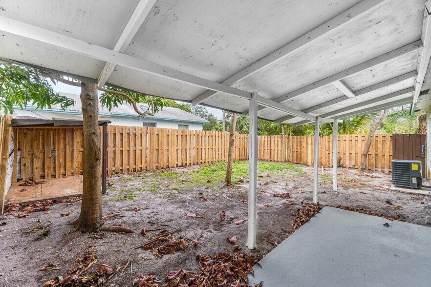 Building Photo - 4905 Gulfstream Rd