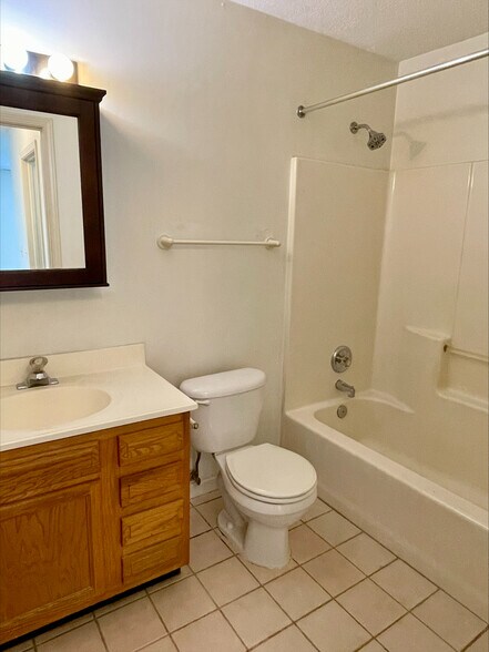 Building Photo - 496 Pheasant Run