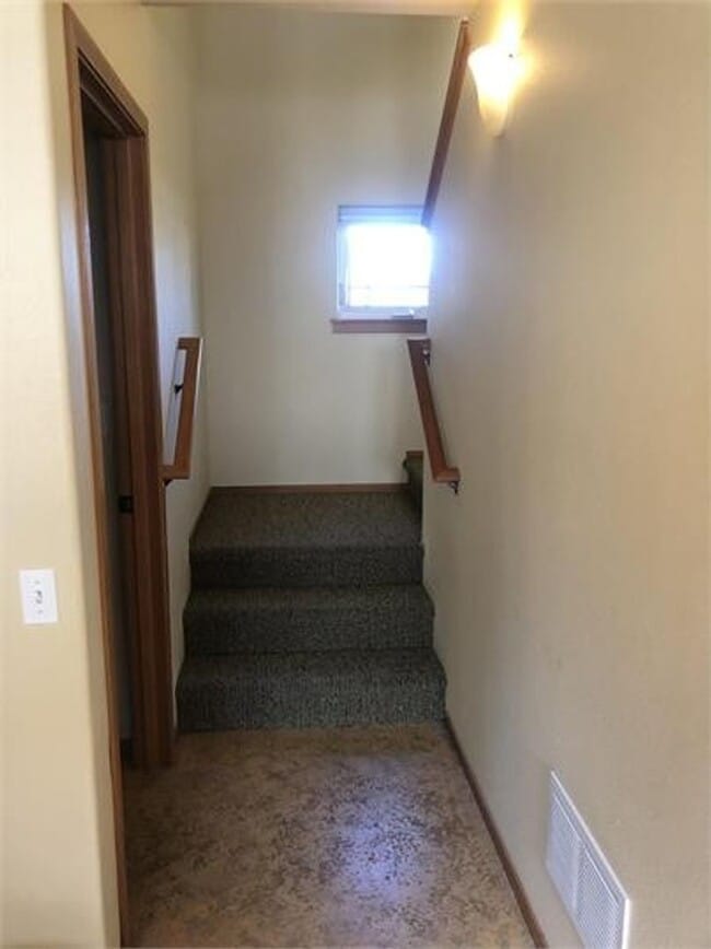 Building Photo - Location! Location! Your fully furnished Cairn Cottage is located in Coupeville! $200 MOVE IN CRE...