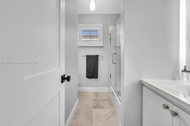 Building Photo - 2516 San Domingo St