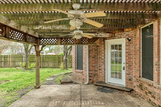Building Photo - ** Hunters Gate**